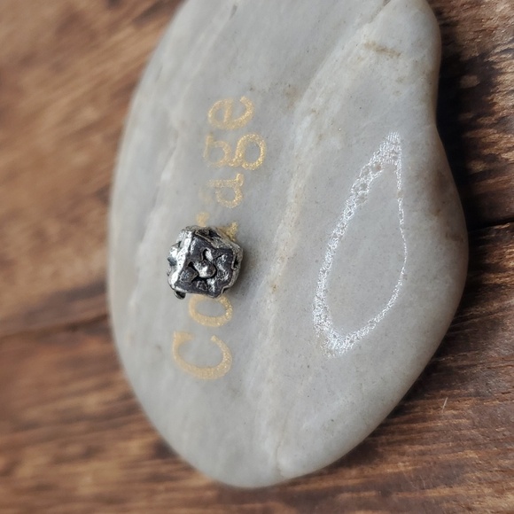 Sterling dainty flower charm - Picture 2 of 3